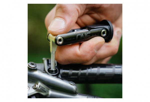 Multi-Outil Intégré OneUp EDC Lite Noir – Image 3